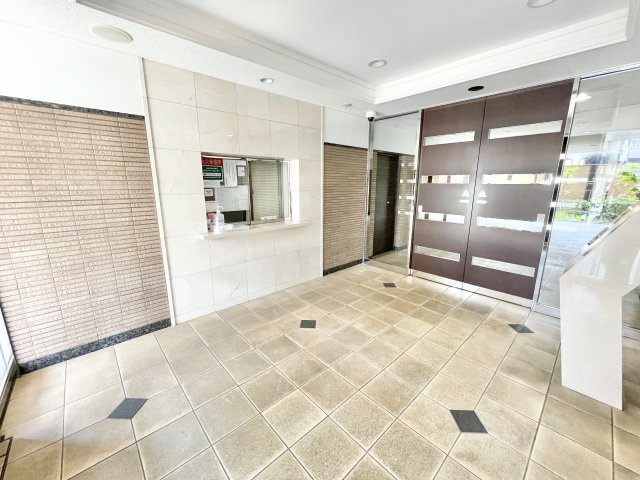 グランスイート香里園のエントランス|ゆとりのあるエントランスです