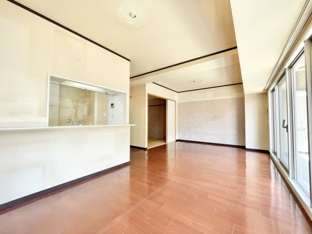 グランスイート香里園の居間・リビング|リビングです