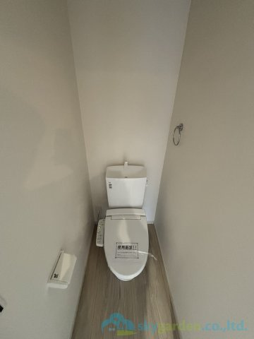 秦野市尾尻2期　新築戸建　全2棟1号棟のトイレ