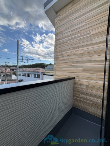秦野市尾尻2期　新築戸建　全2棟1号棟のバルコニー