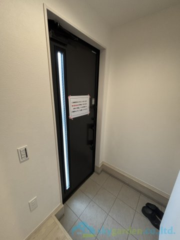 秦野市尾尻2期　新築戸建　全2棟1号棟の玄関