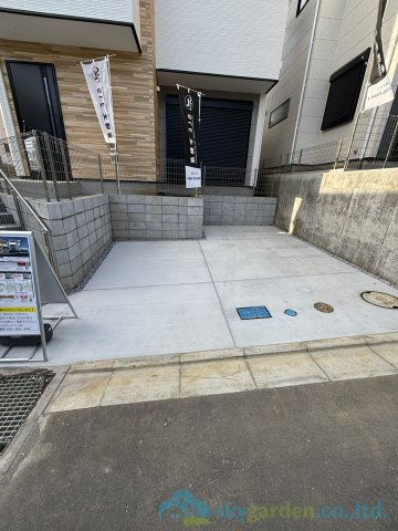 秦野市尾尻2期　新築戸建　全2棟1号棟の駐車場