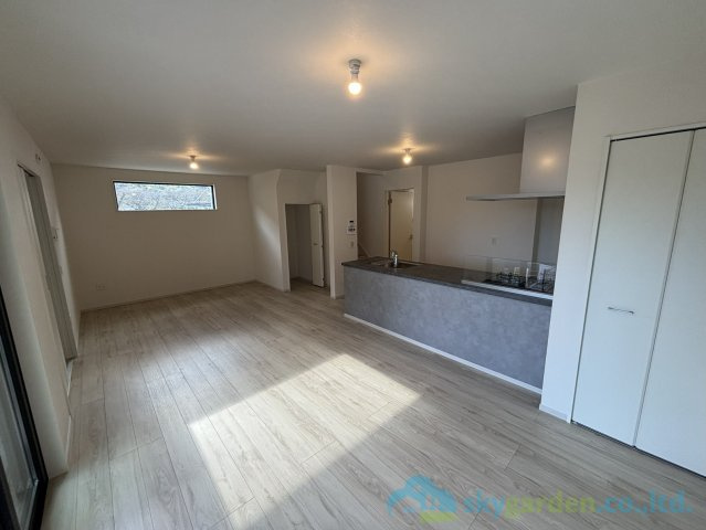 秦野市尾尻2期　新築戸建　全2棟1号棟の居間・リビング