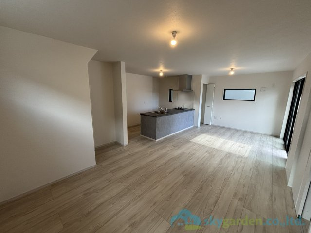 秦野市尾尻2期　新築戸建　全2棟1号棟の居間・リビング