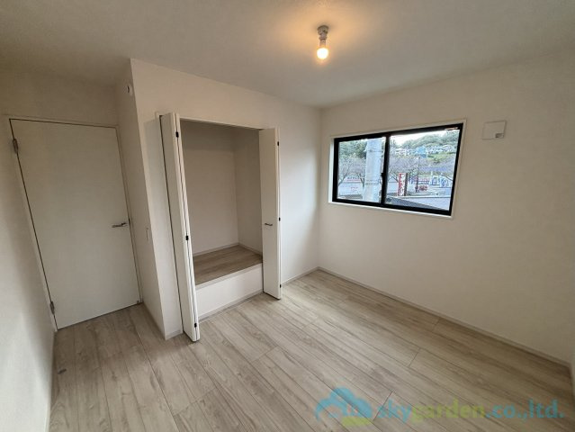 秦野市尾尻2期　新築戸建　全2棟1号棟の洋室