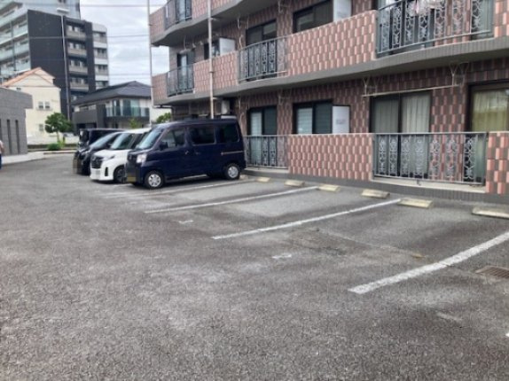 アーバンコートⅡの駐車場