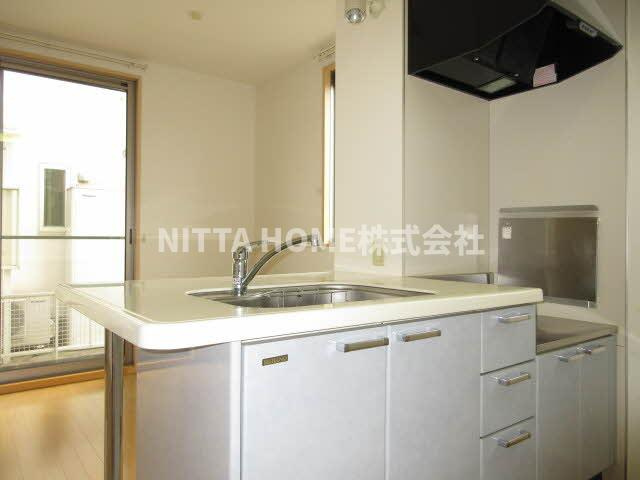 コート　パルＡ・Ｂのキッチン|カウンターキッチンは台もあってさらに便利に◇