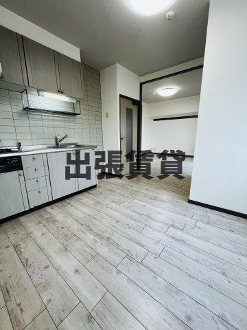 仲介手数料０円！パルナス栄の居間・リビング