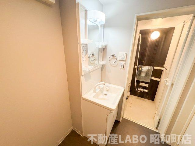 CRASTINE遠里小野の独立洗面台