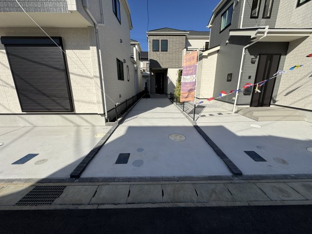 松戸市栄町８丁目新築戸建【旭町小学校：5分】の駐車場|C号棟駐車スペース・縦列2台駐車可