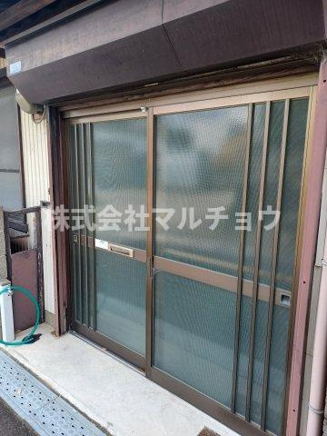 湊一戸建のセキュリティ|ゆったりとした玄関です