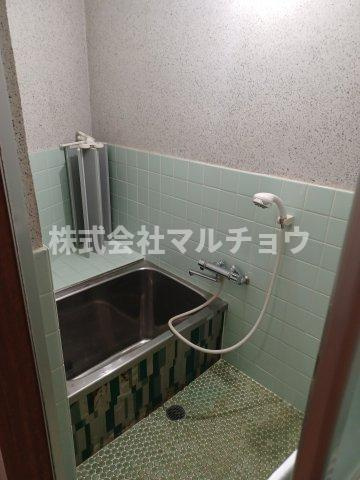 湊一戸建の浴室|きれいなお風呂です
