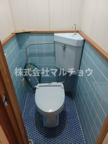 湊戸建てのトイレ|ゆったりとした空間のトイレです