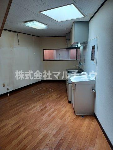 湊一戸建の居間・リビング|使いやすい居間です