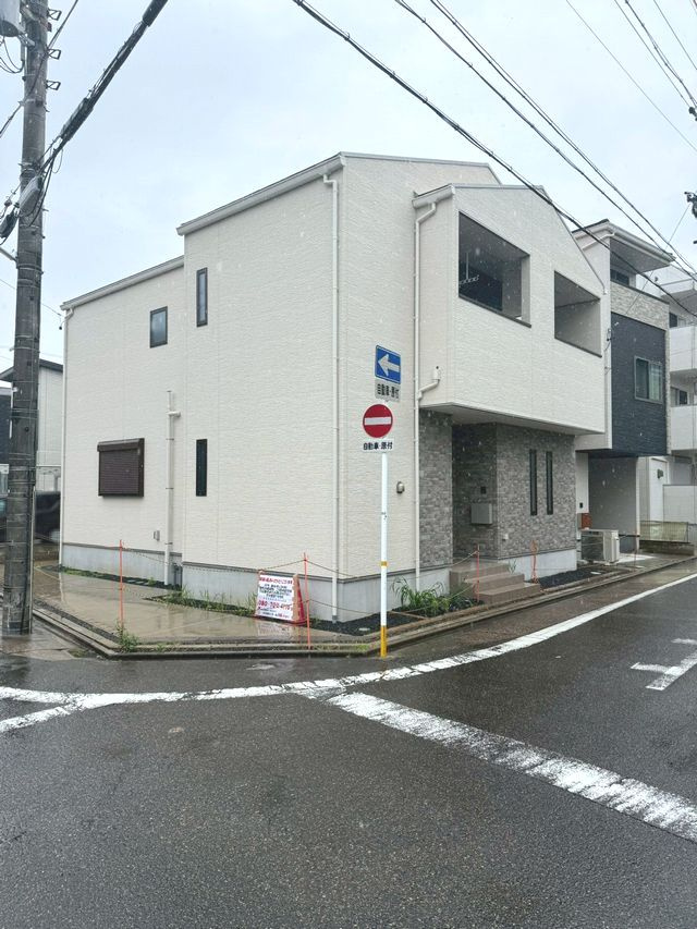 千種区神田町戸建の外観|駐車2台可能（車種による）
