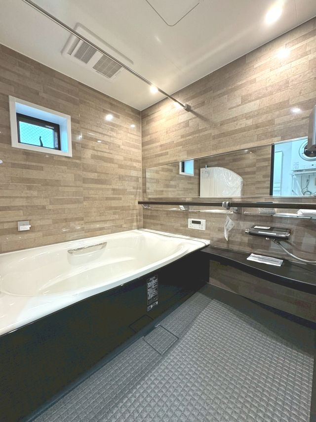 千種区神田町戸建の浴室|浴室乾燥機付きなので雨の日でも洗濯物を干すことができます。
