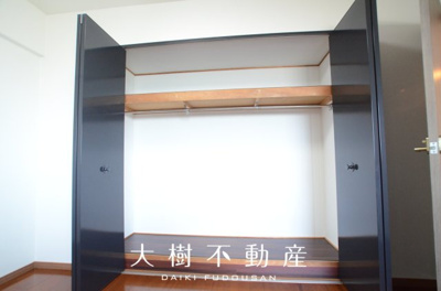 【洋室】 | コスモさがみ野　１０階３LDKリフォーム済み | 洋室2（6.3帖）クローゼット