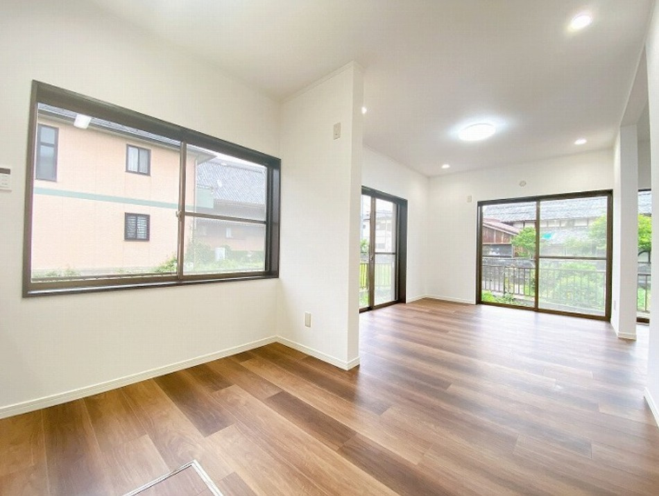 リフォーム　中古戸建　岐阜市日置江　平成8年築の居間・リビング|リビング別角度