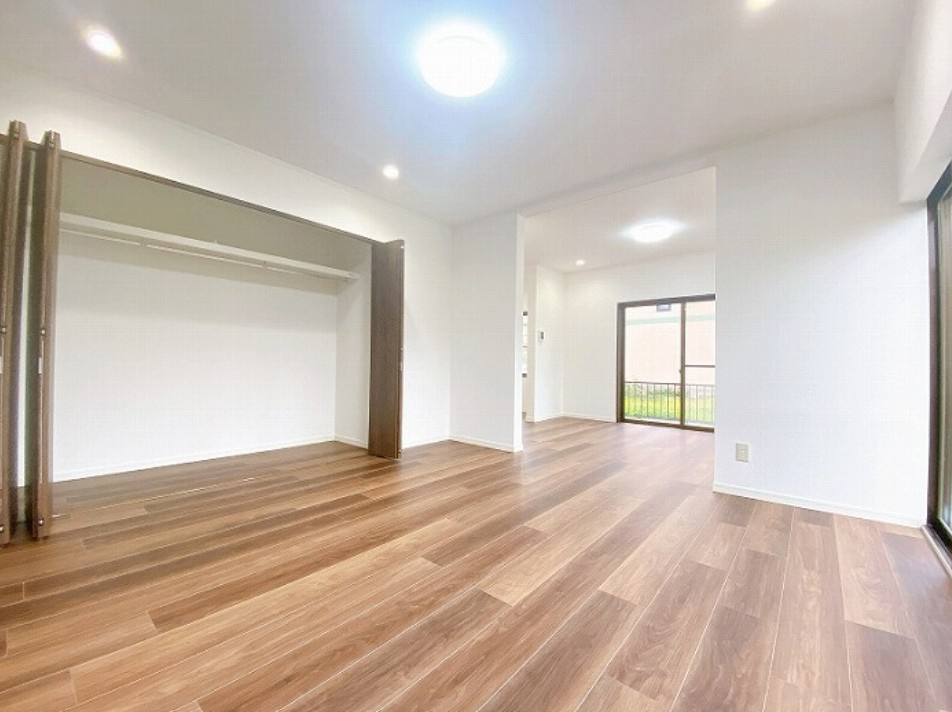 リフォーム　中古戸建　岐阜市日置江　平成8年築の居間・リビング|リビング別角度