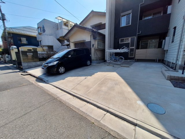 メゾン　Ｋ＆ＪＡＳの駐車場