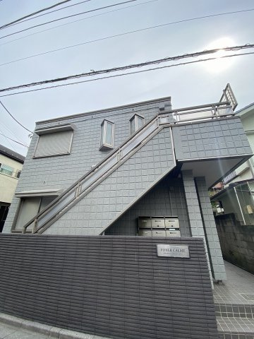 ホワイエカルムの外観