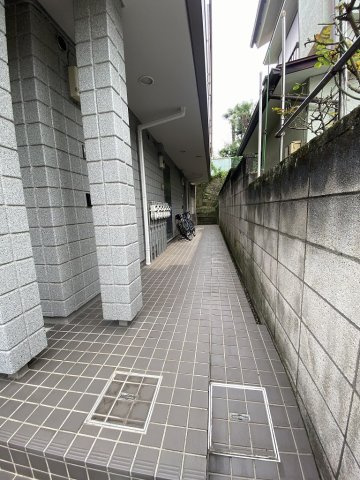 ホワイエカルムのエントランス