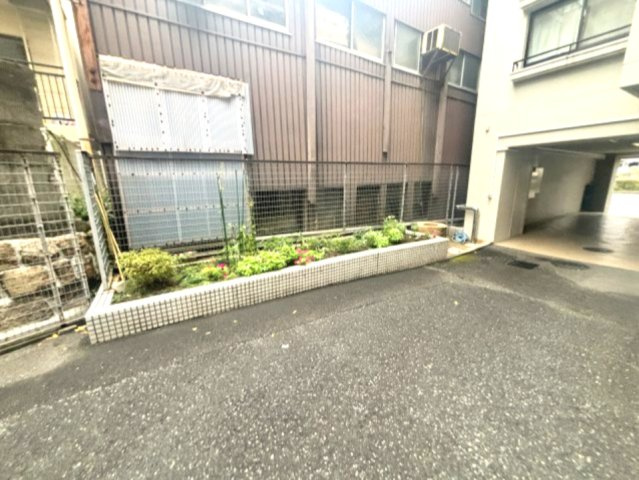 ユーロハイツ住吉の駐車場