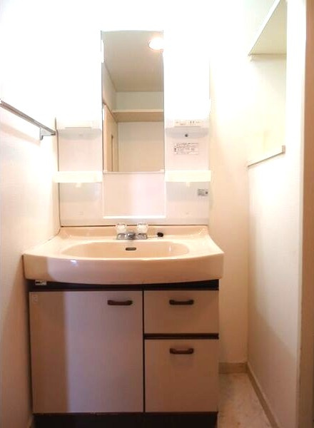 グランドハイツ原Ａ棟の洗面所