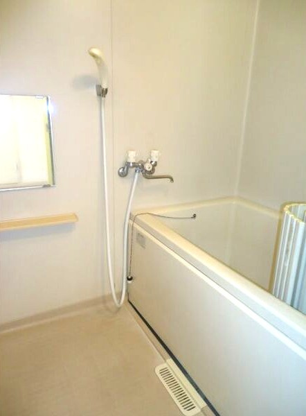 グランドハイツ原Ａ棟の浴室