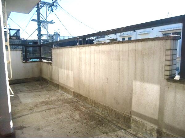 グランドハイツ原Ａ棟のバルコニー