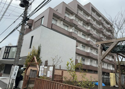 【外観】 | メゾン・ド・ノア天神町 | ＳＲＣ造は強度や耐震性の面でもRC造と比べて優れています。そのため、10階建以上の高層または超高層マンションなどの建築にも多く採用されています。柱や梁などのサイズが小さくても高い耐震性を確保できます。