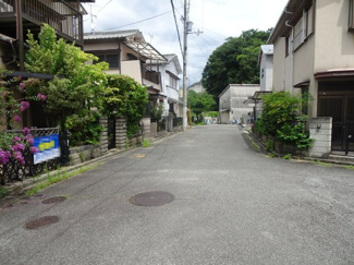 【前面道路含む現地写真】 | 川西市多田院2丁目10の3　建築条件無土地