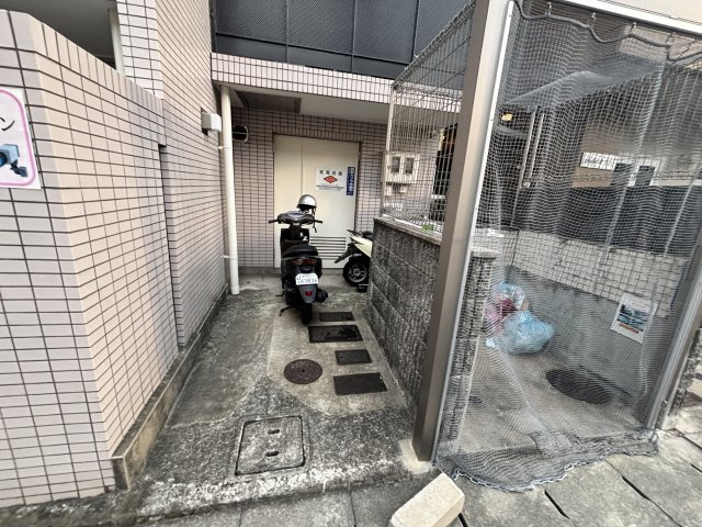 ダイドーメゾン岡本のエントランス