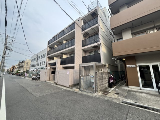 ダイドーメゾン岡本の駐車場