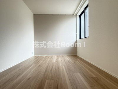 【洋室】 | 【ペット共生・ZEHマンション】Maison de Mine Nagai Parc Est.・旭化成ヘーベルメゾンHEBEL HAUS | 落ち着いた色調の洋室です