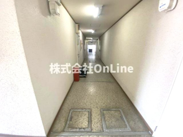 八尾市東山本町５丁目の賃貸マンションのロビー