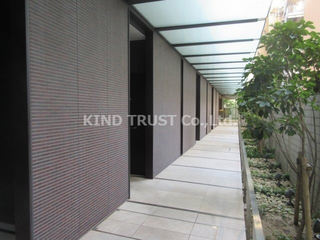 ロジュマンタワー梅田のエントランス