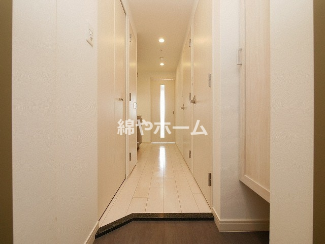 La Douceur桜川の玄関|明るい玄関です