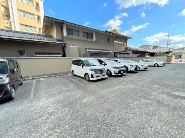 パレ上新庄の駐車場