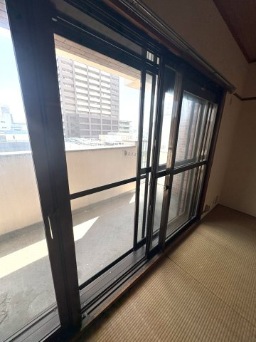 サニーハイツ御影のその他|二重サッシとなっております。
防音はもちろん、夏は涼しく冬は暖かく、快適にお過ごしいただけます。