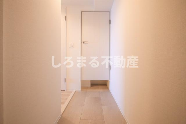 コンフォリア・リヴ南森町Ⅱの玄関