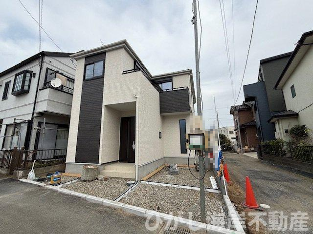 茅ヶ崎市香川5丁目　新築戸建　の前面道路含む現地写真|11月27日撮影　外構工事中　現地外観