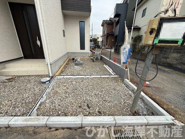 茅ヶ崎市香川5丁目　新築戸建　の駐車場|11月27日撮影　外構工事中　駐車スペース