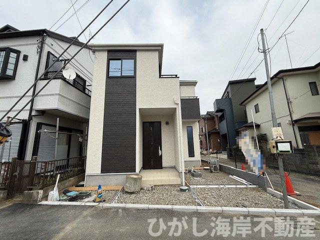 茅ヶ崎市香川5丁目　新築戸建　の外観|11月27日撮影　外構工事中　現地外観