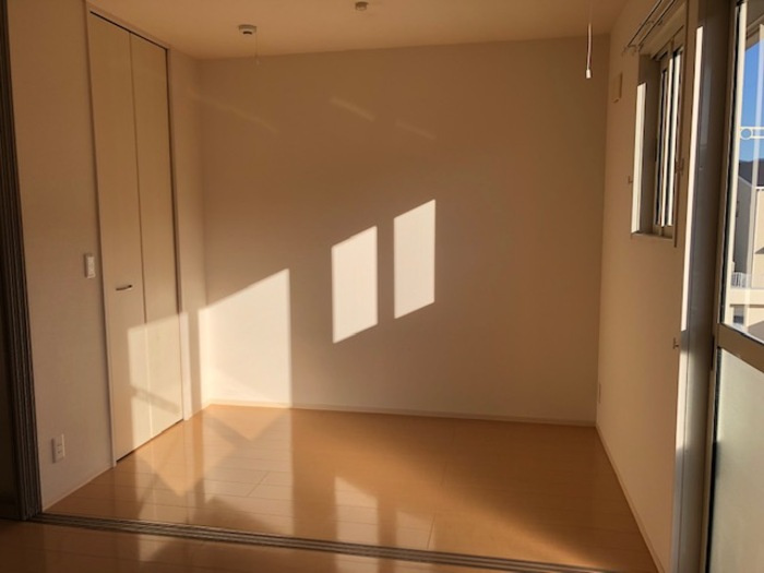 オリーヴァ東合川の寝室|風通しも良い寝室です☆