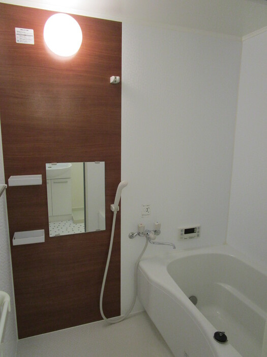 オリーヴァ東合川の浴室|追い焚き付きのお風呂です♪