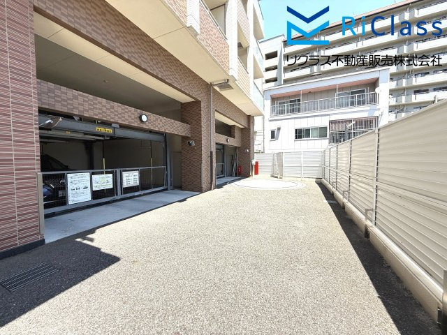 ワコーレ長田ディアコートの駐車場