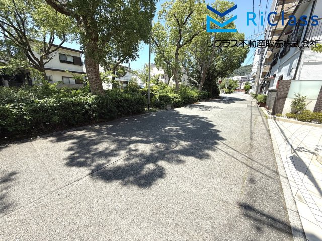 ワコーレ長田ディアコートの周辺|マンション前の道路です
