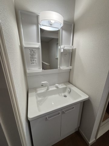 野田市西三ヶ尾　中古売戸建の独立洗面台|2F洗面台