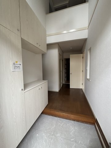野田市西三ヶ尾　中古売戸建の玄関